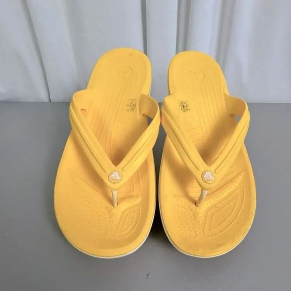 CROCS MENS YELLOW FLIP FLOPS SIZE 11